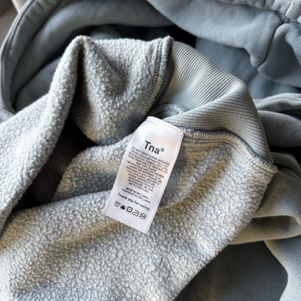 Aritzia TNA Cozy AF Crop Hoodie - Picture 5 of 7